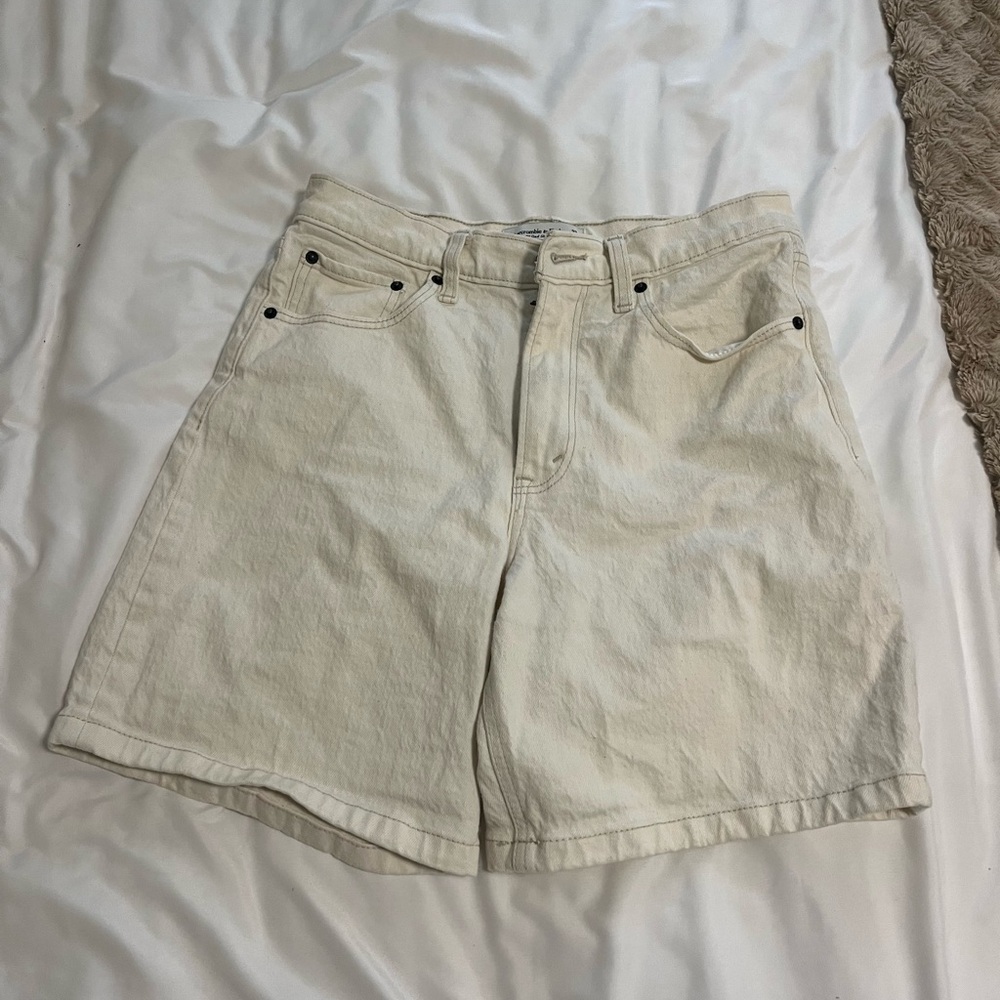 Abercrombie & Fitch Off-White High Rise Dad Shorts